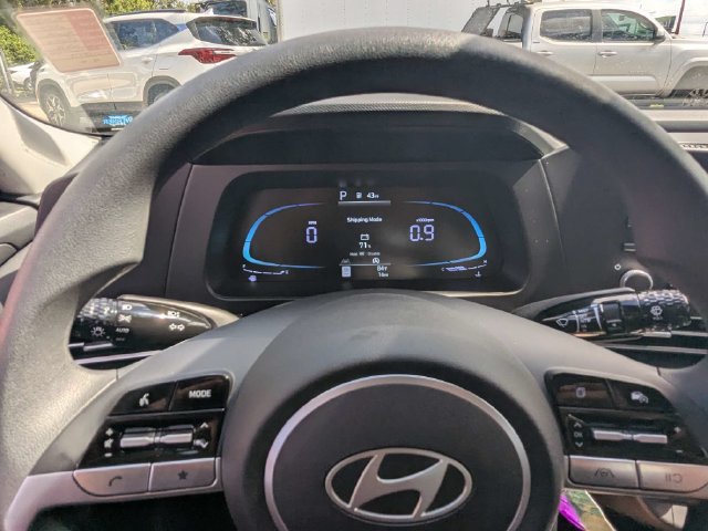 Used 2026 Hyundai Elantra SE FWD image 25