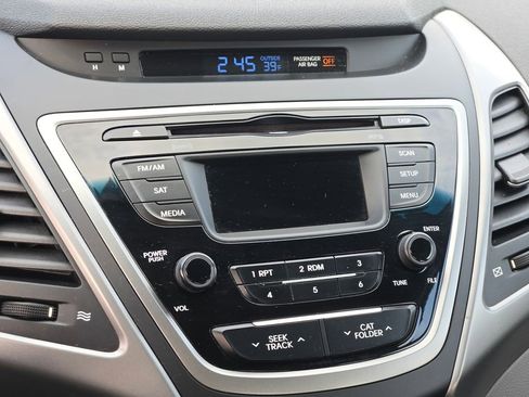 Used 2015 Hyundai Elantra SE image 28