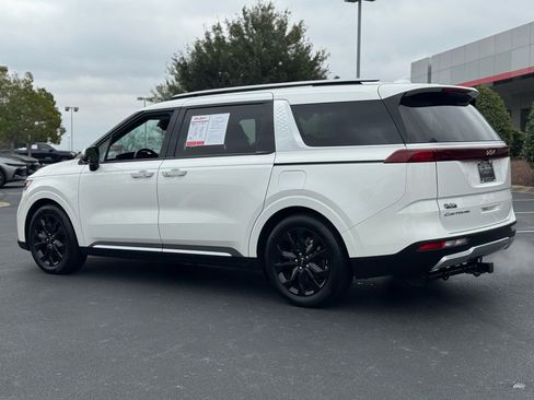 Used 2022 Kia Carnival SX image 11