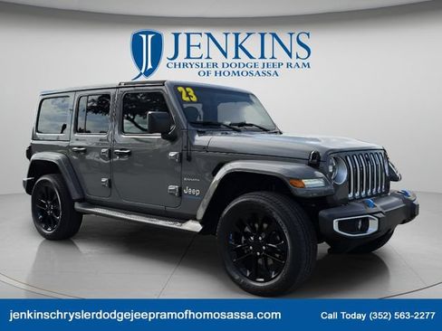 Used 2023 Jeep Wrangler Unlimited Sahara w/ Dual Top Group AWD/4WD image 2