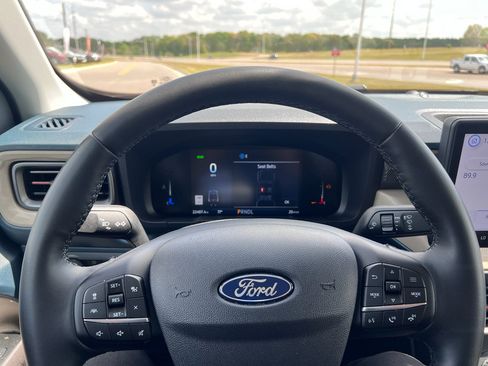 Used 2025 Ford Maverick Lariat image 26