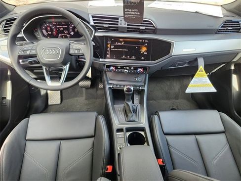 New 2025 Audi Q3 2.0T Premium image 25