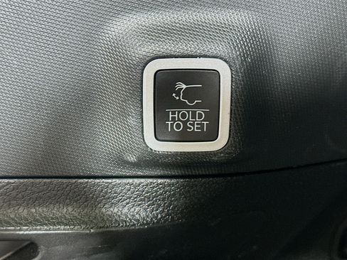 Used 2024 Jeep Grand Cherokee Limited image 31