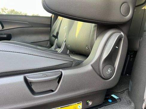 New 2026 Kia Carnival SX w/ SX Dark Edition Package FWD image 31