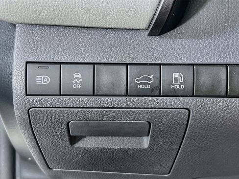 Used 2020 Toyota Camry LE FWD image 10