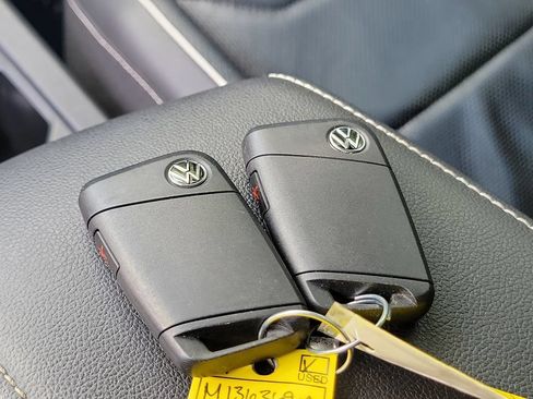 Used 2022 Volkswagen Tiguan SEL R-Line AWD/4WD image 36