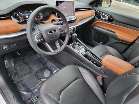 Certified 2024 Jeep Compass Limited image 19