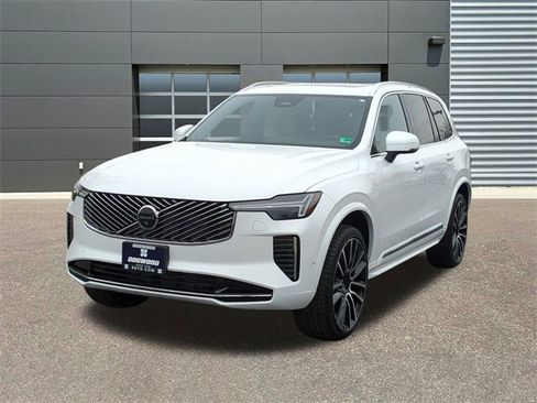 New 2026 Volvo XC90 B6 Plus image 3