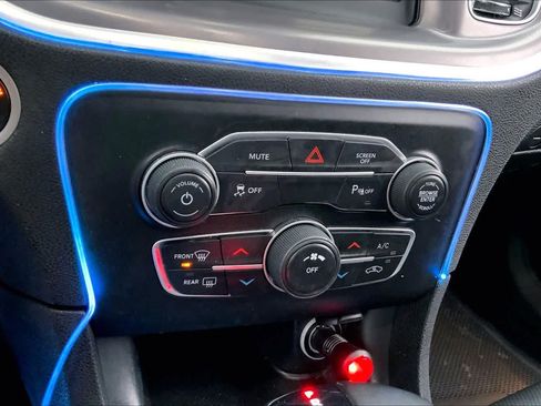 Used 2022 Dodge Charger SXT w/ Leather Interior Group RWD image 31