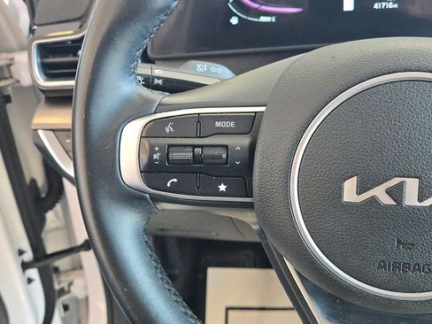 Used 2024 Kia Sportage EX image 17