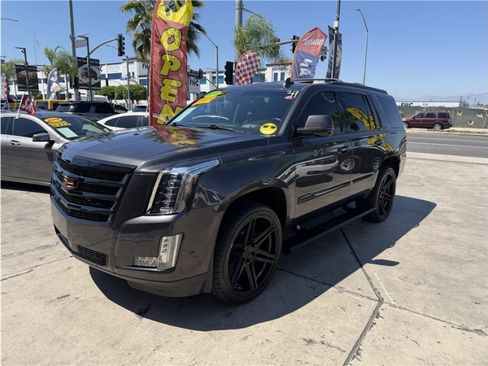 Used 2018 Cadillac Escalade Premium Luxury AWD/4WD image 3