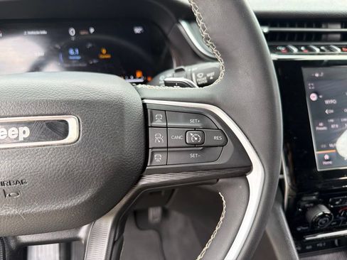 Certified 2023 Jeep Grand Cherokee L Laredo AWD/4WD image 16