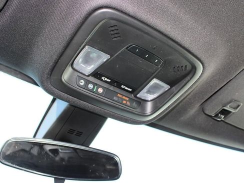 Used 2023 Chevrolet Traverse LT image 15