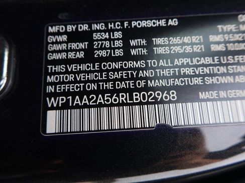 Certified 2024 Porsche Macan AWD/4WD image 38