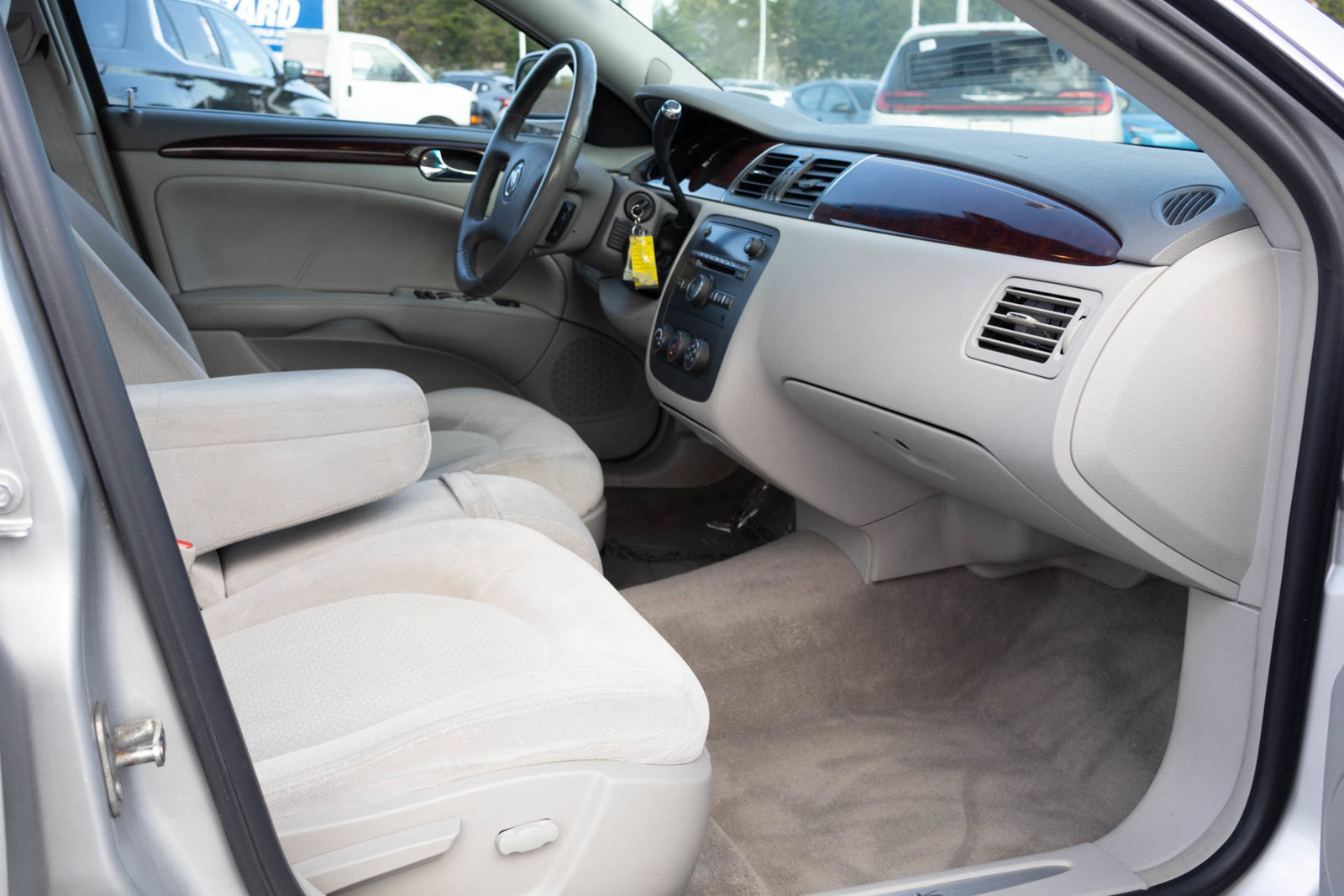 Used 2009 Buick Lucerne CX FWD image 36
