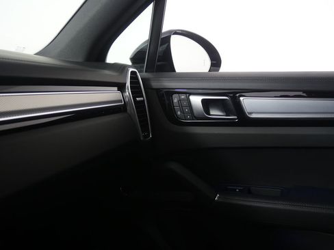 Used 2023 Porsche Cayenne image 30