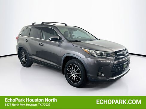 Used 2018 Toyota Highlander SE FWD image 1