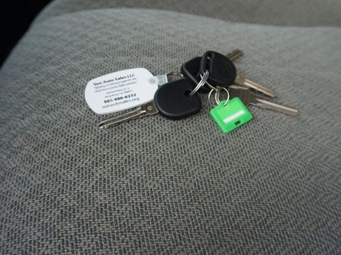 Used 2010 Chevrolet Express 1500 image 24