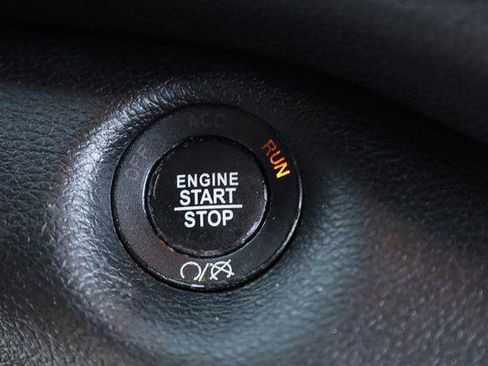 Used 2021 Jeep Cherokee Latitude Lux FWD image 40