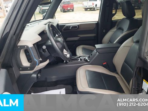 Used 2023 Ford Bronco Wildtrak image 16