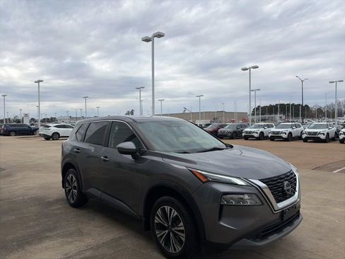 Used 2023 Nissan Rogue SV image 5