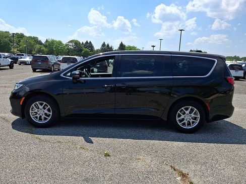Used 2025 Chrysler Pacifica Select FWD image 7