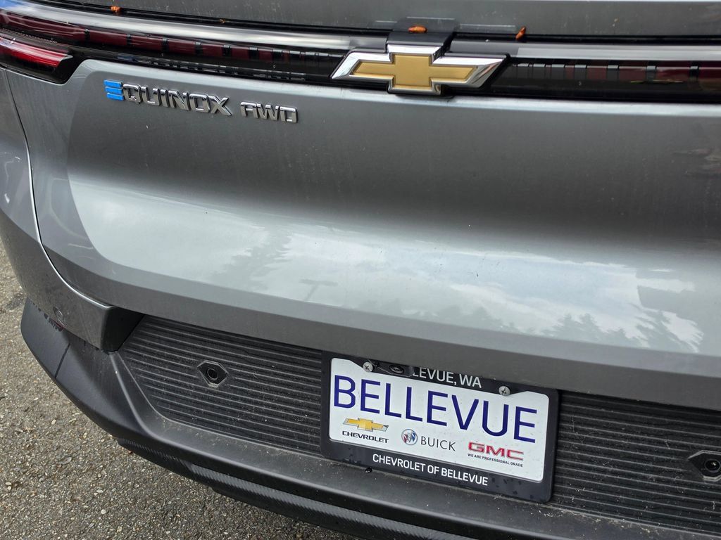 New 2026 Chevrolet Equinox EV LT AWD/4WD image 13