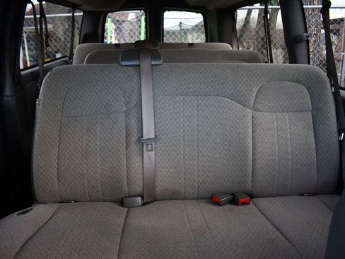 Used 2022 Chevrolet Express 3500 LS image 41