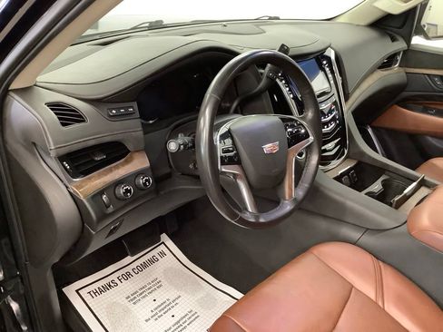 Used 2019 Cadillac Escalade ESV Premium Luxury AWD/4WD image 19