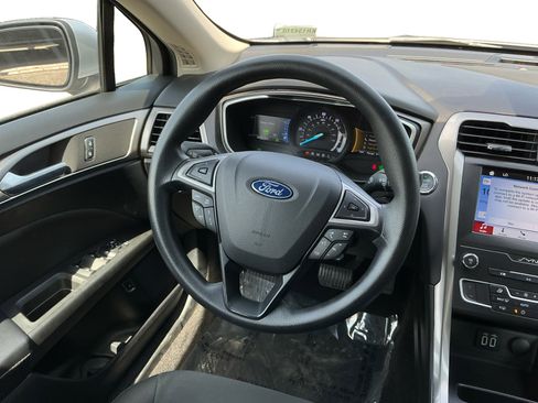 Used 2019 Ford Fusion SE image 11