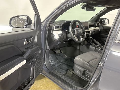 Used 2024 Toyota Tacoma TRD Off-Road image 2