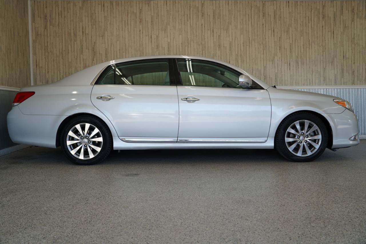 Used 2012 Toyota Avalon Limited FWD image 6