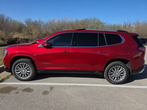 Used 2024 GMC Acadia Denali image 2