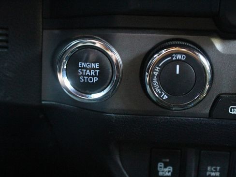 Used 2019 Toyota Tacoma TRD Off-Road AWD/4WD image 35