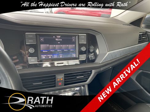 Used 2022 Volkswagen Jetta SE FWD image 17
