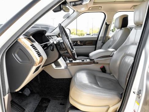 Used 2019 Land Rover Range Rover HSE image 4