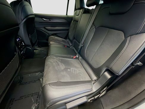 Used 2024 Jeep Grand Cherokee L Altitude RWD image 13