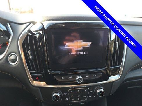 Used 2021 Chevrolet Traverse LT image 12