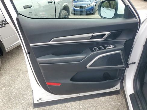 Used 2022 Kia Telluride LX image 10