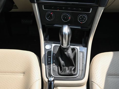 Used 2019 Volkswagen Golf SE FWD image 34