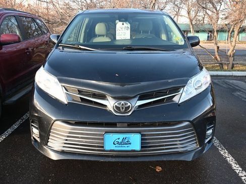 Used 2018 Toyota Sienna XLE Premium image 14