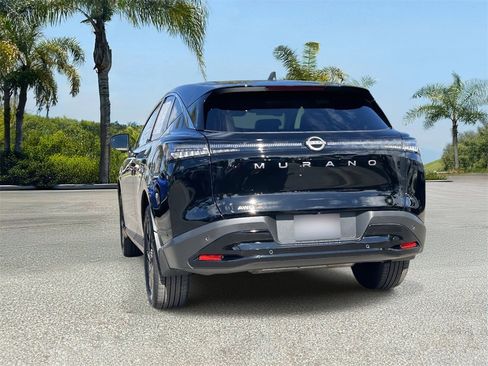 Certified 2025 Nissan Murano SV image 3