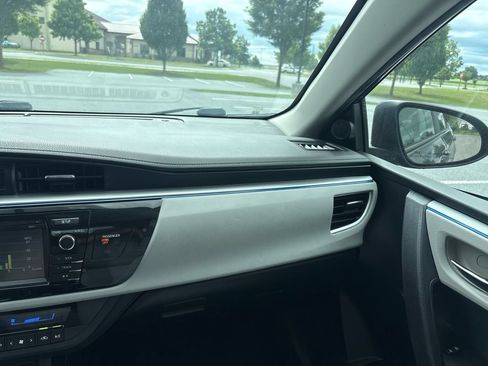 Used 2016 Toyota Corolla LE FWD image 29