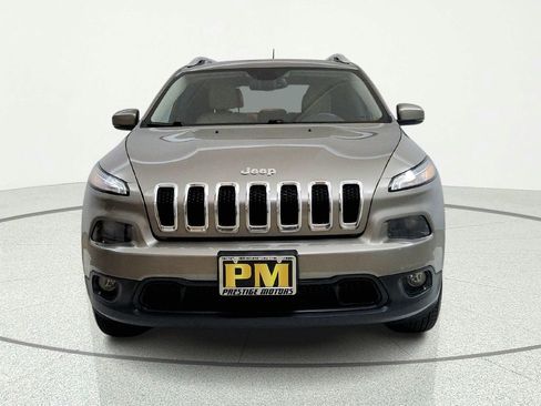 Used 2017 Jeep Cherokee Latitude w/ Comfort/Convenience Group AWD/4WD image 2