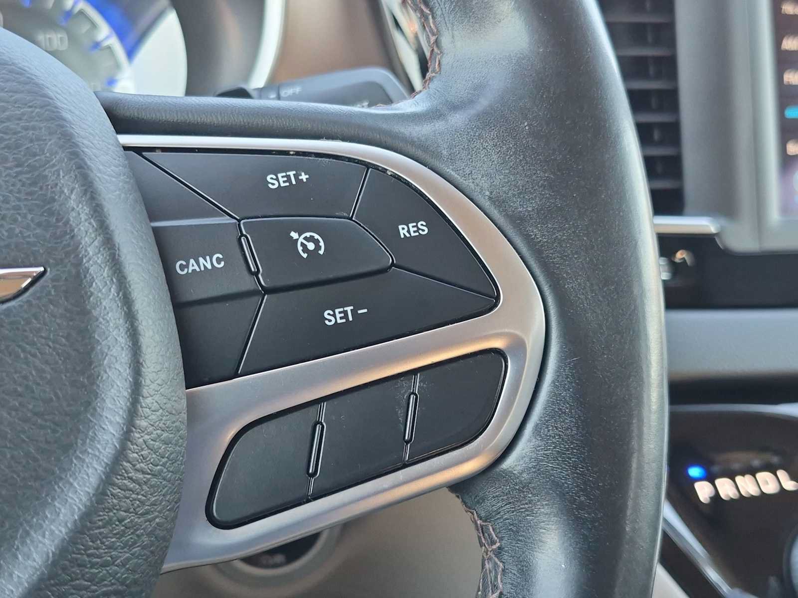 Used 2018 Chrysler Pacifica Touring-L FWD image 23
