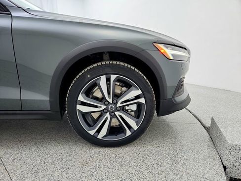 New 2026 Volvo V60 B5 Cross Country Plus w/ Climate Package image 27