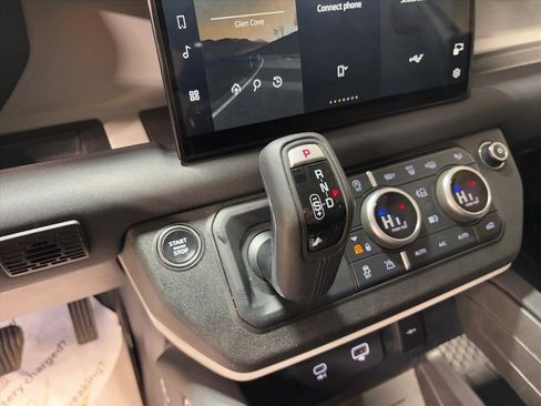 Used 2023 Land Rover Defender 130 SE image 15