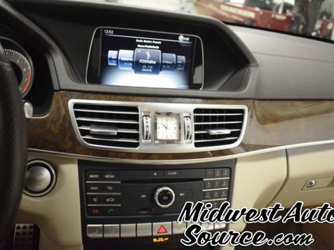 Used 2016 Mercedes-Benz E 400 4MATIC Sedan image 20