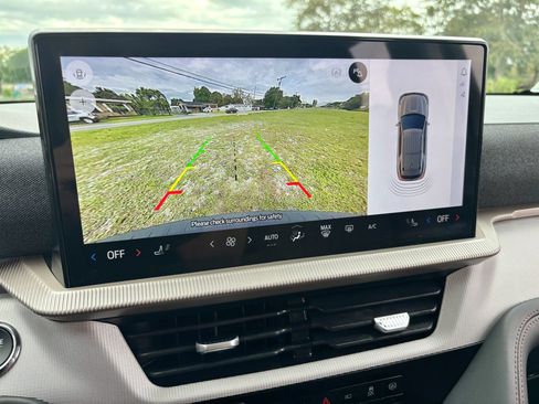 Used 2025 Ford Explorer Active image 17