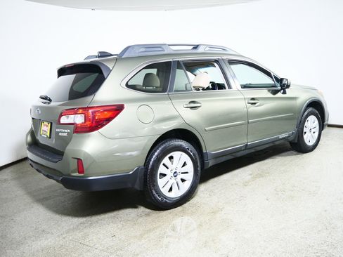 Used 2017 Subaru Outback 2.5i Premium image 7